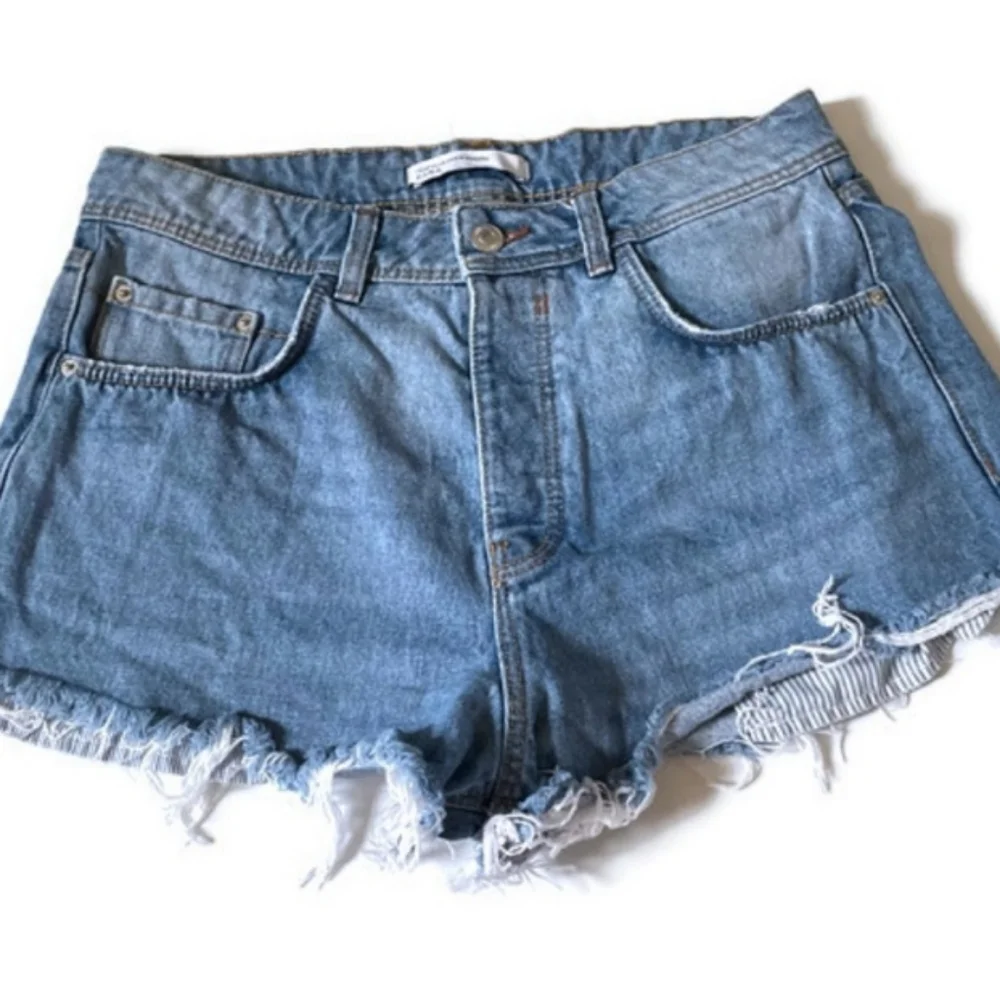 Zara Cutoff Denim Shorts Size 6 Distressed Jean